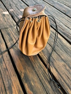 Usnjeni mošnjiček rjav